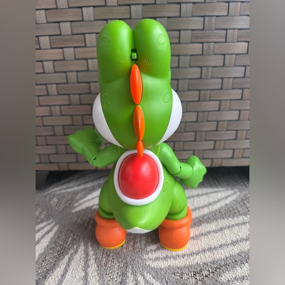Nintendo Super Mario Let's Go, Yoshi! 12-Inch-Tall Interactive Action Figure - Picture 3 of 6
